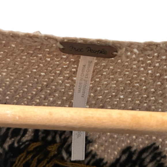 Slightly off the shoulder freepeople sweater - Picture 2 of 3